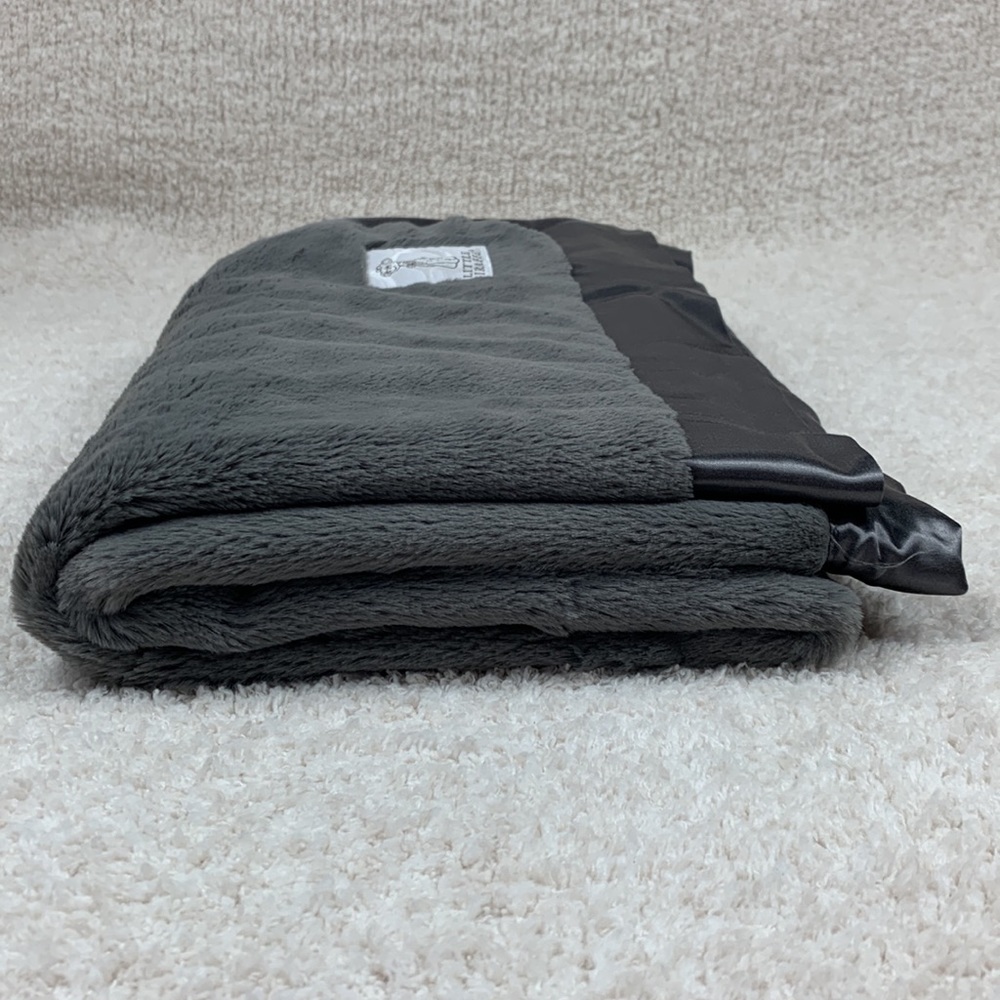 LITTLE GIRAFFE Luxe Baby Blanket in Charcoal - Picture 5 of 5
